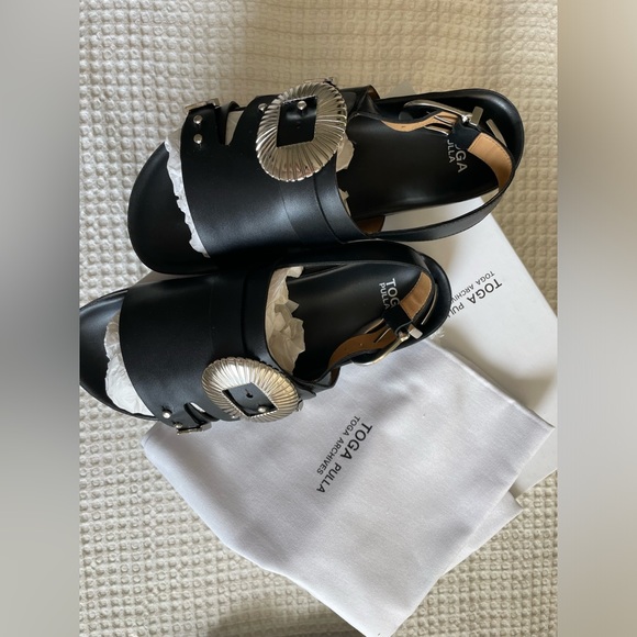 靴 TOGA PULLA Sneakers Sandal 38 Toga Pulla X Studious Sandals (38) – Guzzi Archive